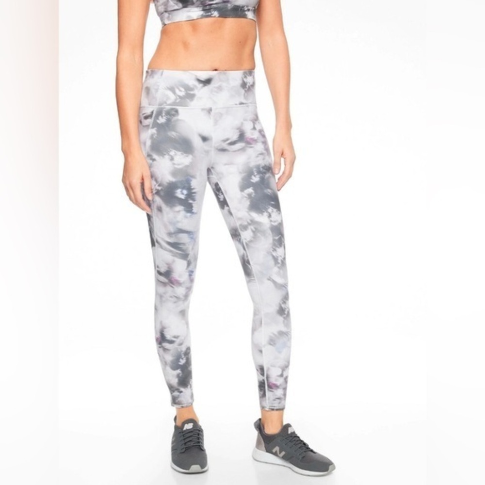 Athleta Run Free Winter Garden 7/8 Leggings white gray purple women’s size Small